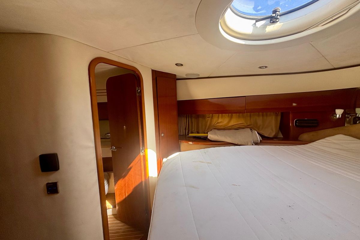 2004 Viking Princess 61 