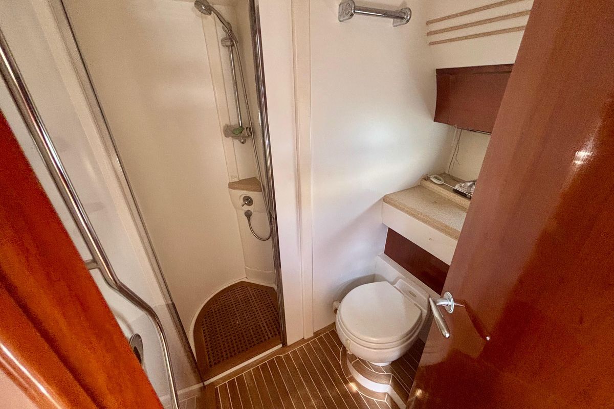 2004 Viking Princess 61 