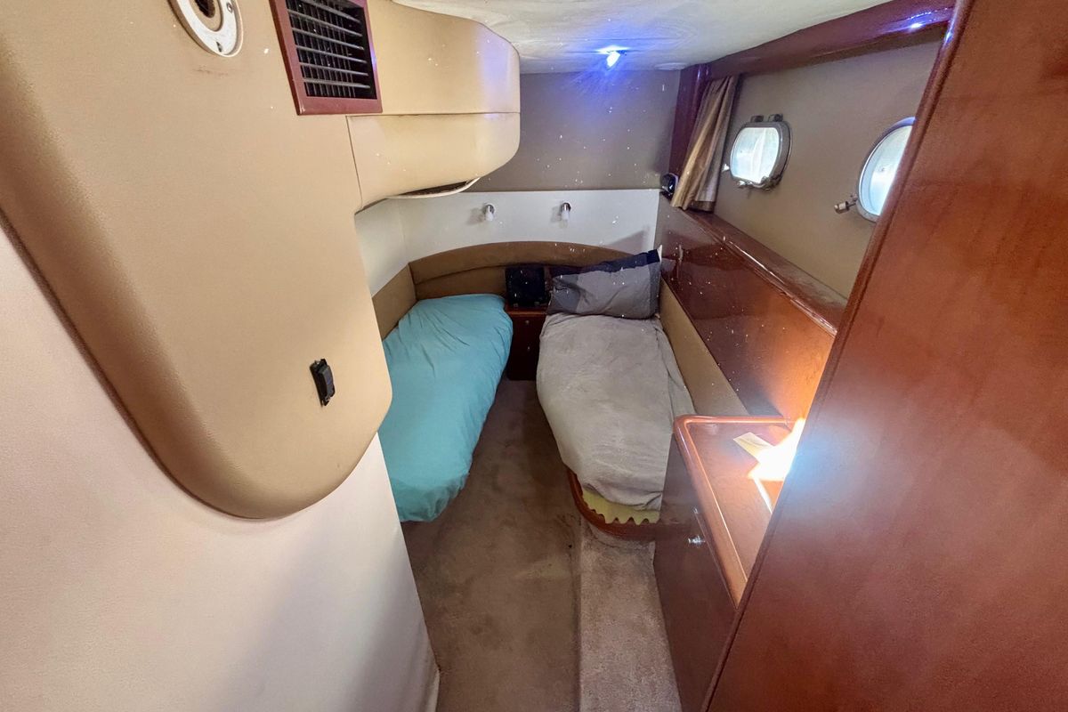 2004 Viking Princess 61 