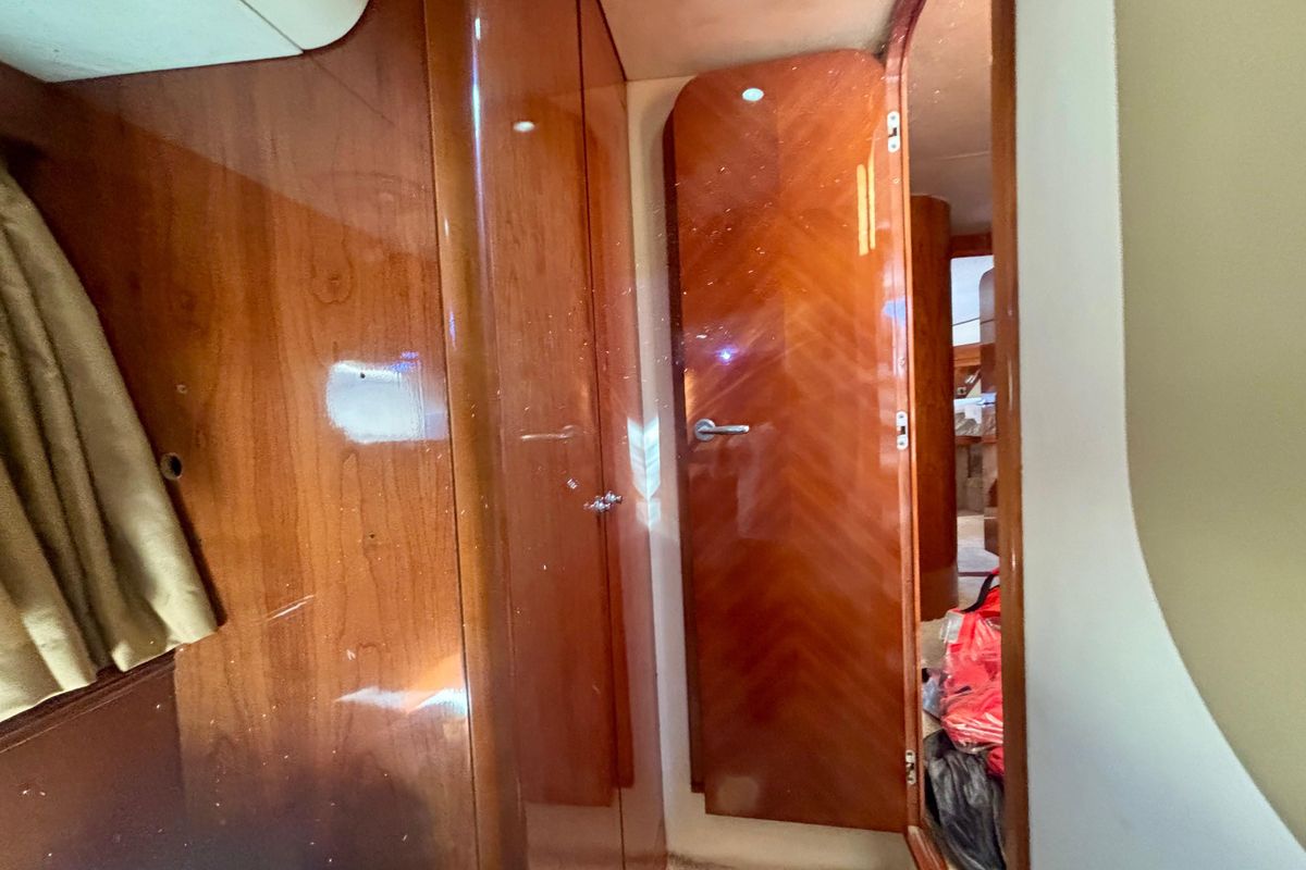 2004 Viking Princess 61 