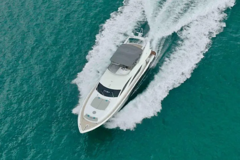 Fins Up Yacht Photos Pics 