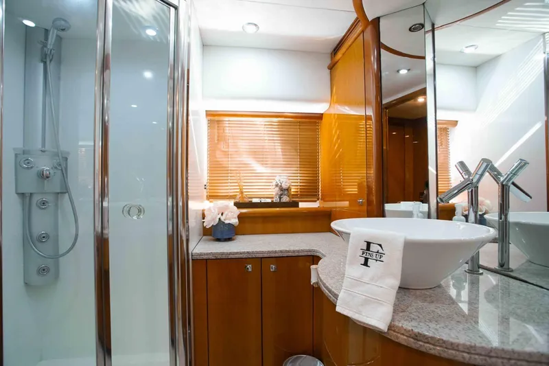 Fins Up Yacht Photos Pics 