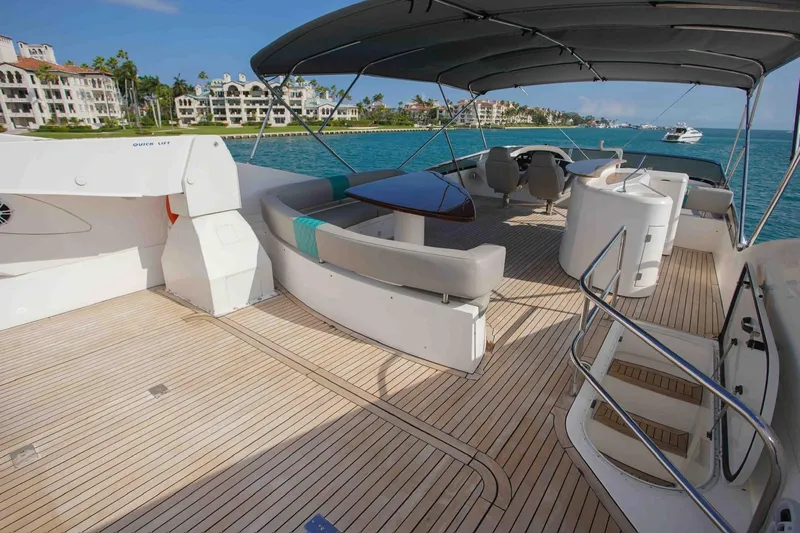 Fins Up Yacht Photos Pics 