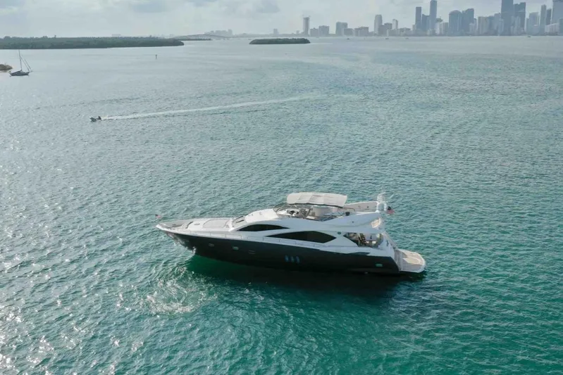 Fins Up Yacht Photos Pics 