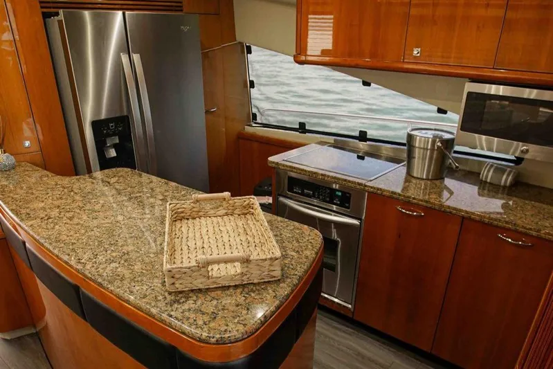 Fins Up Yacht Photos Pics 