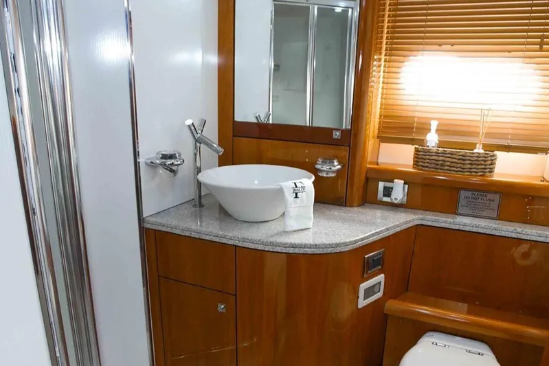 Fins Up Yacht Photos Pics 