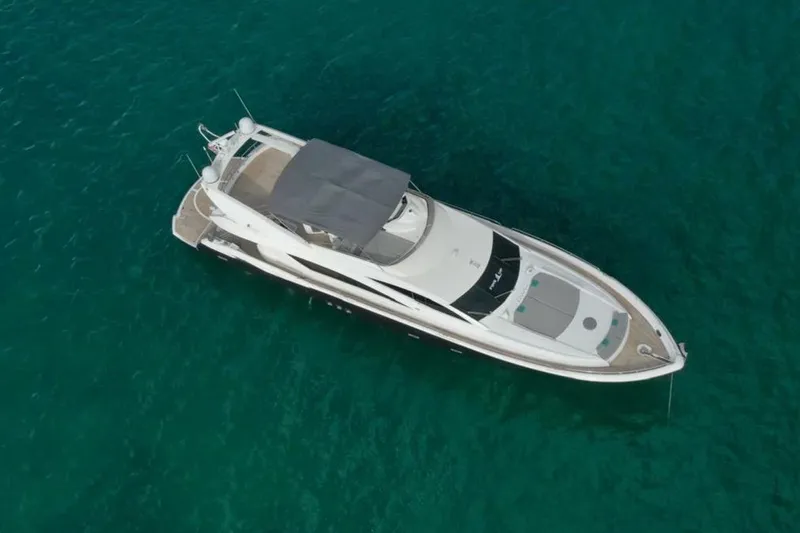 Fins Up Yacht Photos Pics 