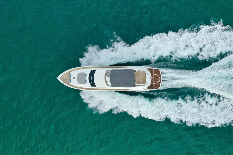 Fins Up Yacht Photos Pics 