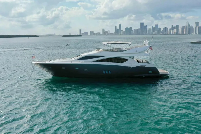 Fins Up Yacht Photos Pics 