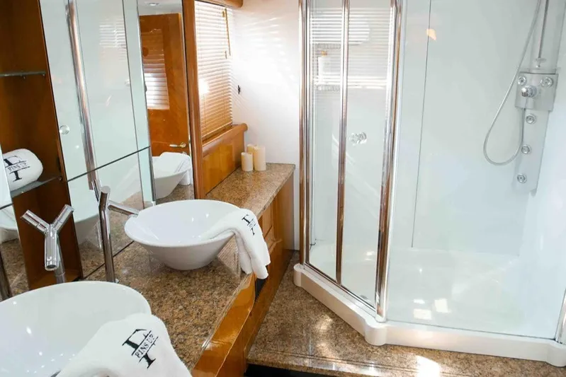 Fins Up Yacht Photos Pics 