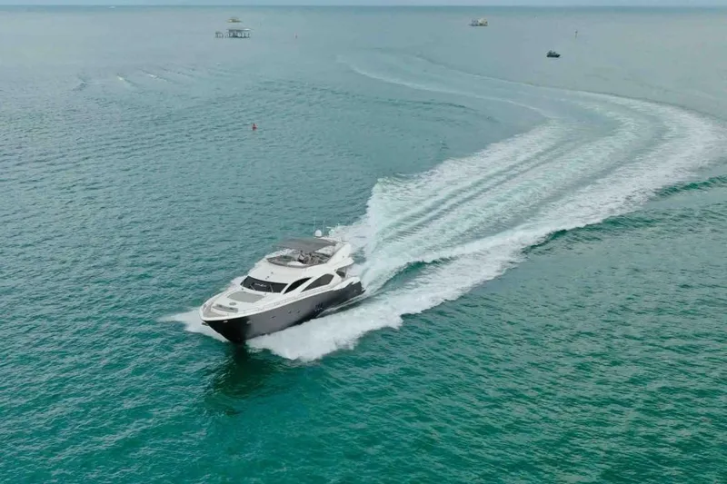 Fins Up Yacht Photos Pics 