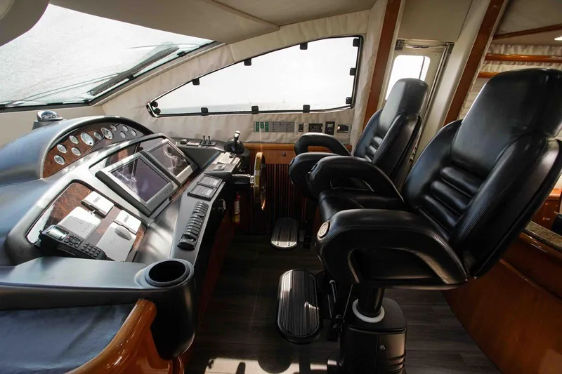 Fins Up Yacht Photos Pics 