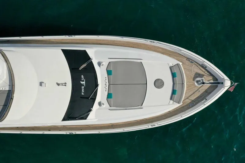 Fins Up Yacht Photos Pics 