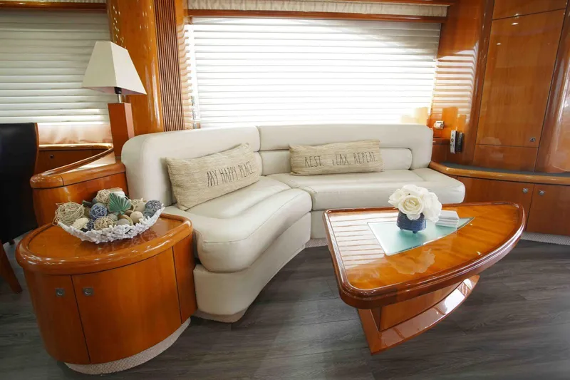 Fins Up Yacht Photos Pics 