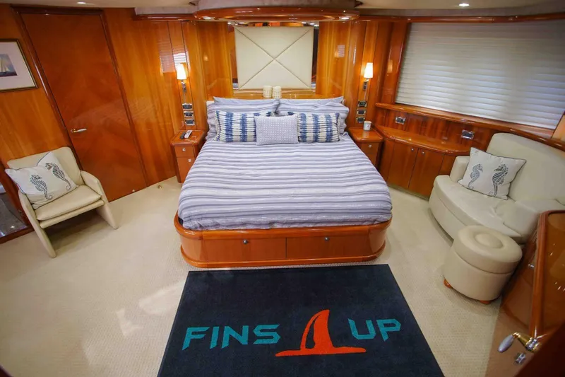 Fins Up Yacht Photos Pics 