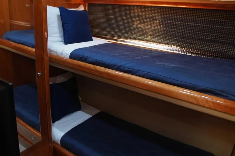 Fins Up Yacht Photos Pics 