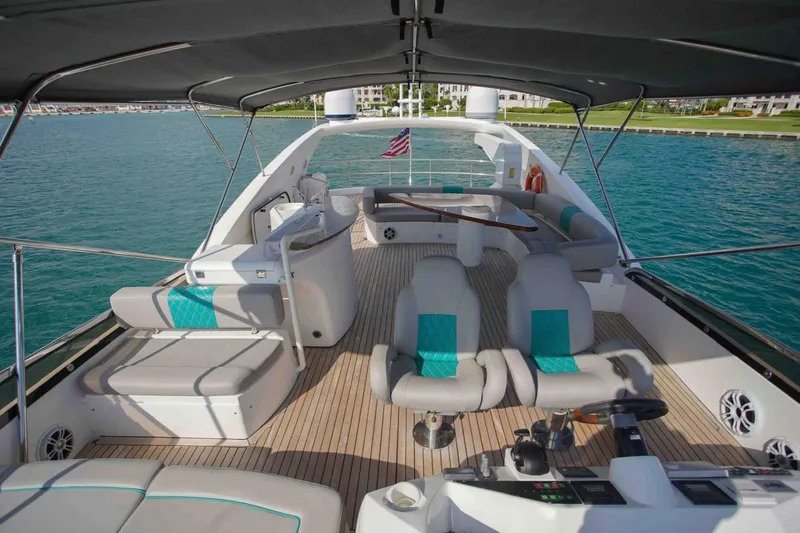 Fins Up Yacht Photos Pics 