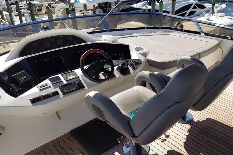 Fins Up Yacht Photos Pics 