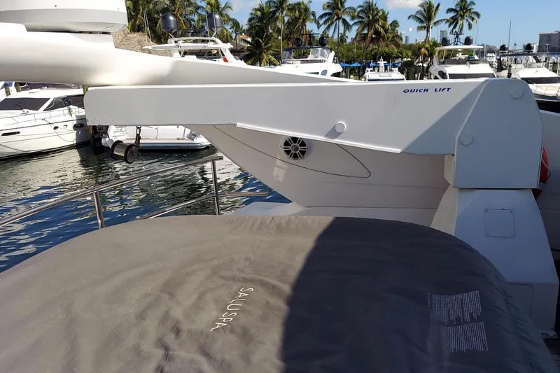 Fins Up Yacht Photos Pics 