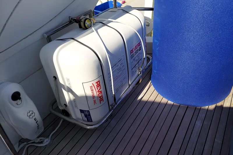 Fins Up Yacht Photos Pics 