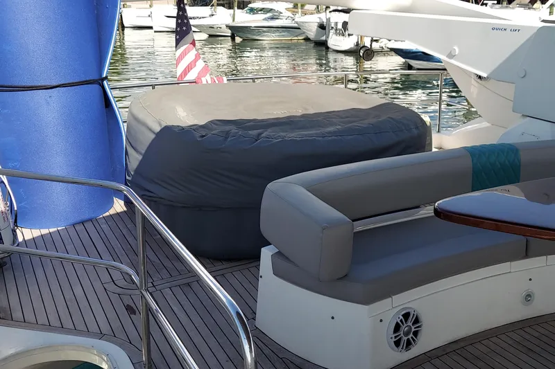 Fins Up Yacht Photos Pics 