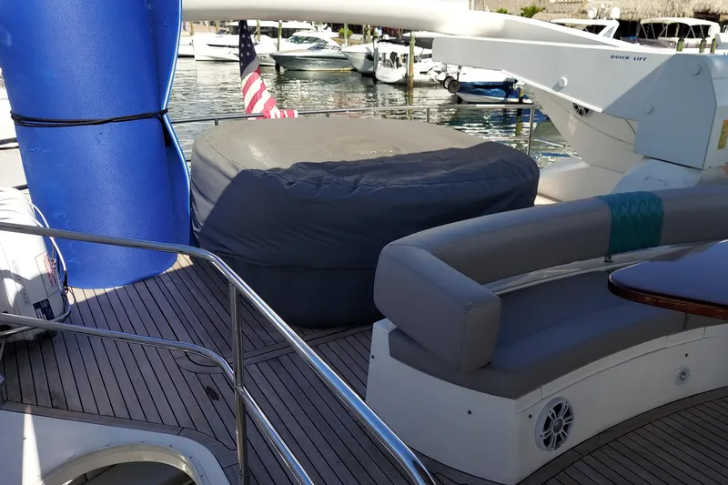 Fins Up Yacht Photos Pics 