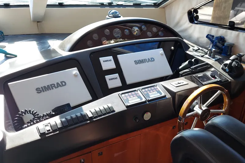 Fins Up Yacht Photos Pics 