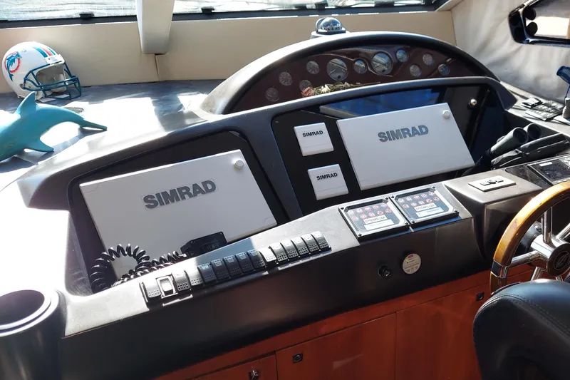 Fins Up Yacht Photos Pics 