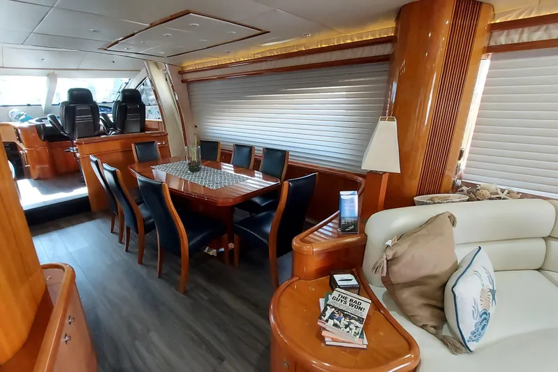 Fins Up Yacht Photos Pics 