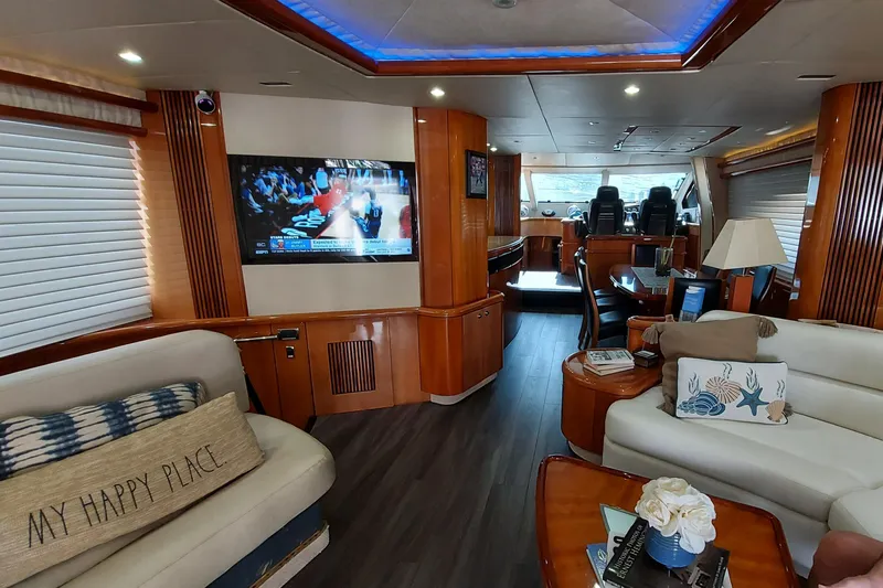 Fins Up Yacht Photos Pics 