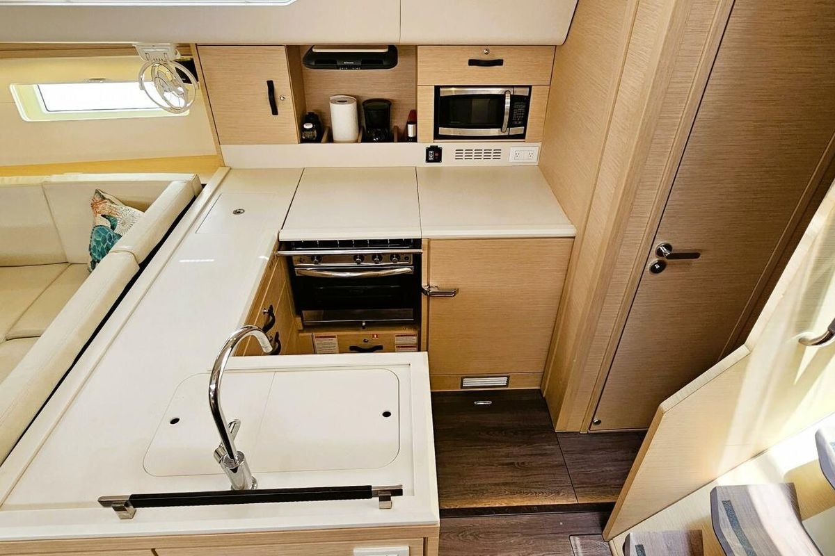 2017 Jeanneau 51 