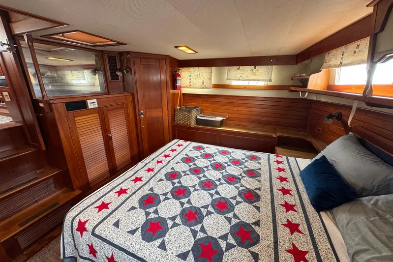 Carolina Breeze Yacht Photos Pics Cozy bedroom in 1989 Grand Banks 42 Motor Yacht with star-patterned quilt.