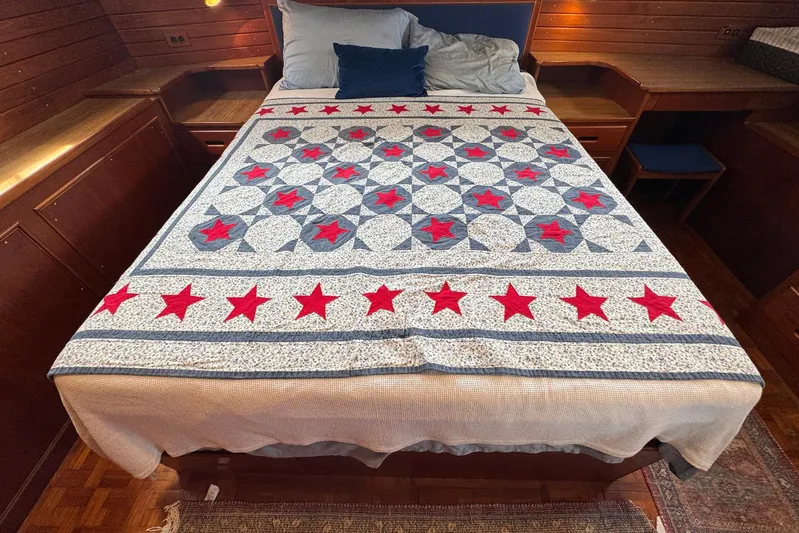 Carolina Breeze Yacht Photos Pics Bed with star-patterned quilt in 1989 Grand Banks 42 Motor Yacht cabin.