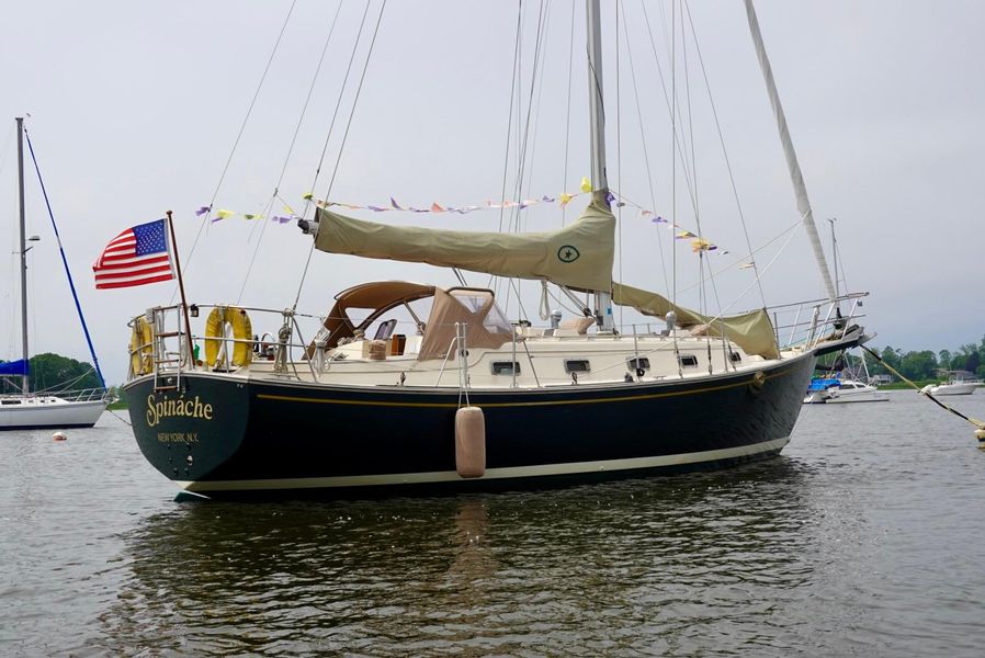 1989 Island Packet 35 Cutter