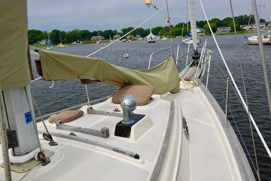 1989 Island Packet 35 Cutter