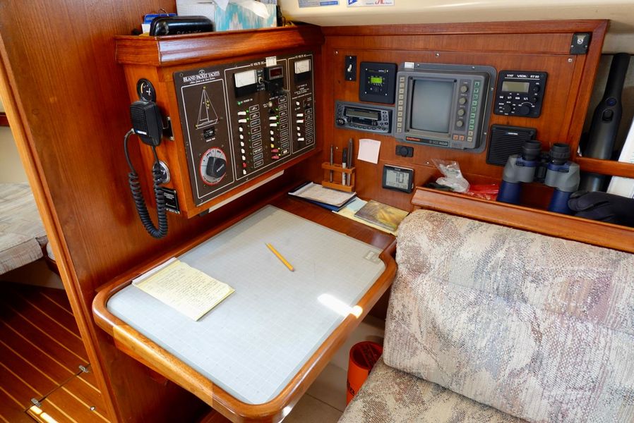 1989 Island Packet 35 Cutter