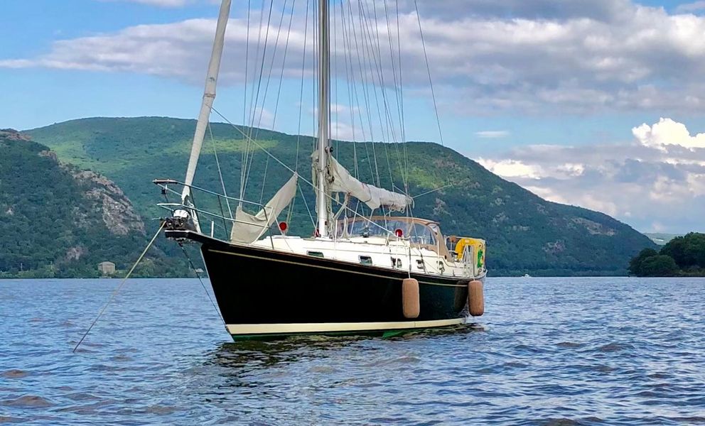 1989 Island Packet 35 Cutter