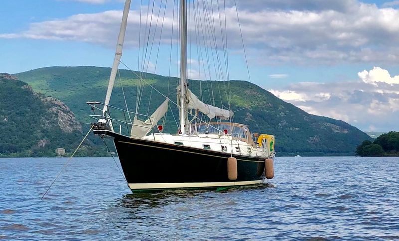 1989 Island Packet 35 Cutter