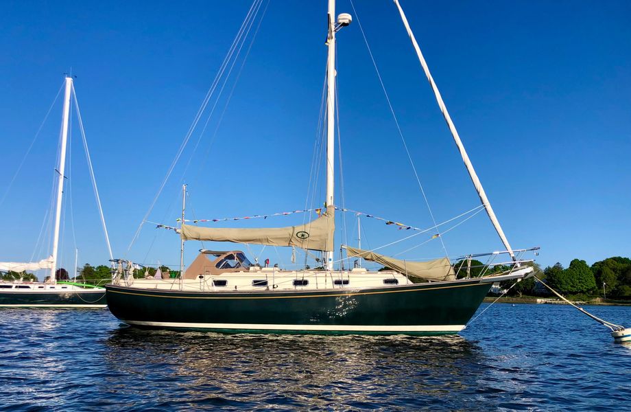 1989 Island Packet 35 Cutter