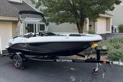 Scarab 165 H.O. Platinum