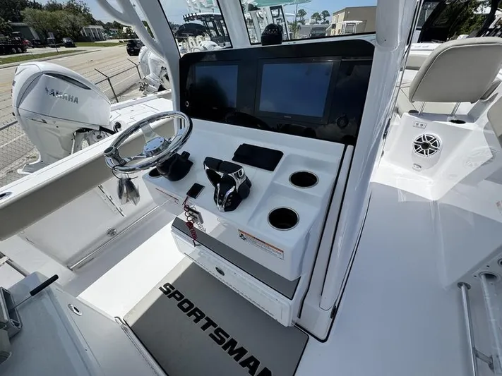  Yacht Photos Pics 2025 Sportsman Heritage 261 boat console with dual screens and steering wheel.