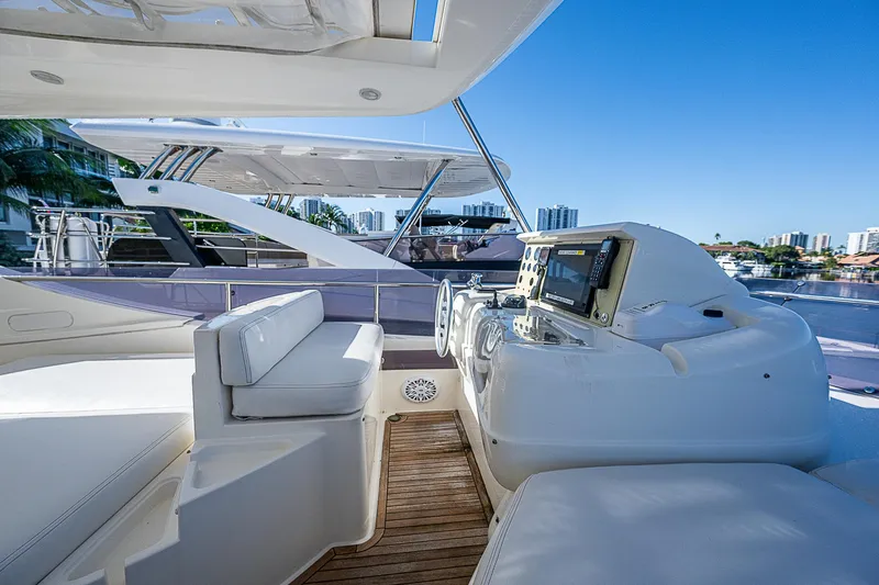 Twe11ve Yacht Photos Pics 