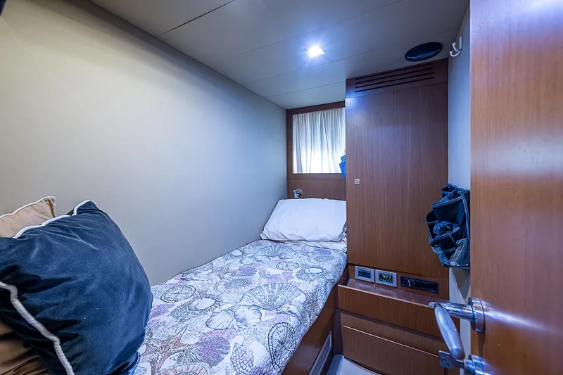 Twe11ve Yacht Photos Pics 