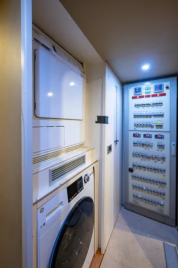 Twe11ve Yacht Photos Pics 