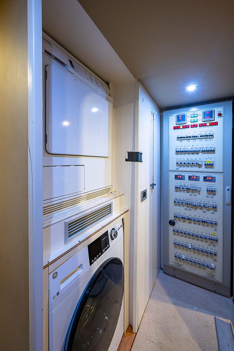 2009 Ferretti Yachts 78 