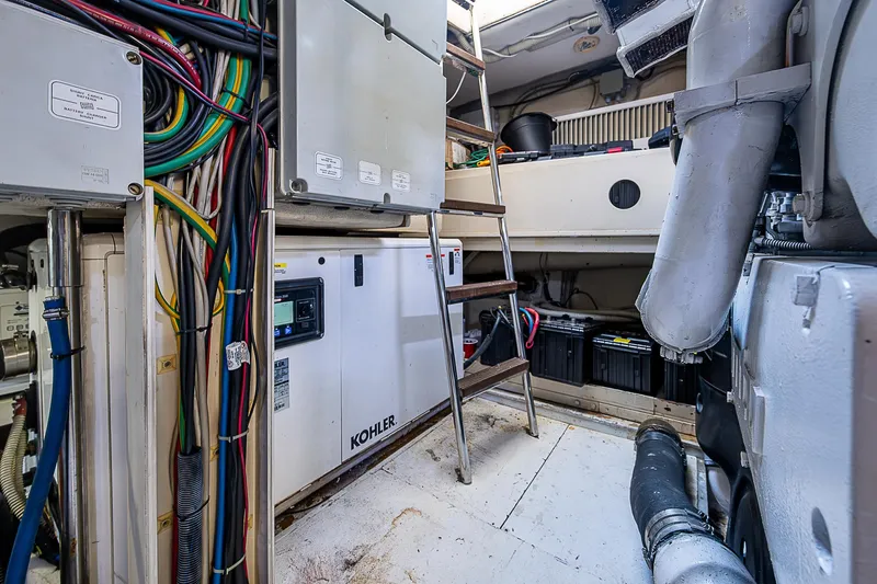 Twe11ve Yacht Photos Pics 