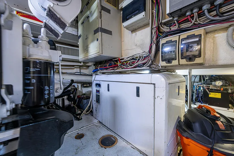 Twe11ve Yacht Photos Pics 