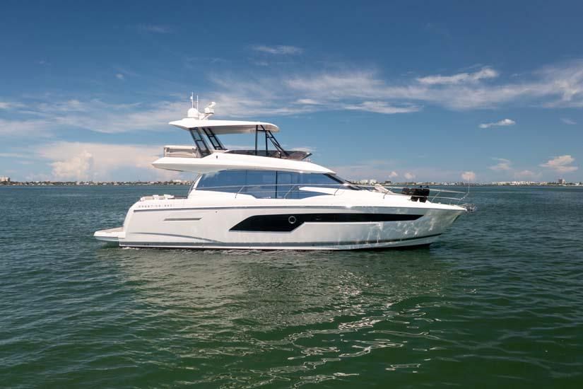 2022 Prestige 520 Flybridge