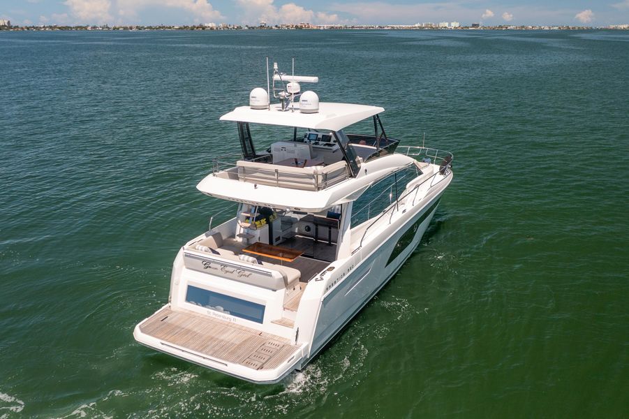 2022 Prestige 520 Flybridge