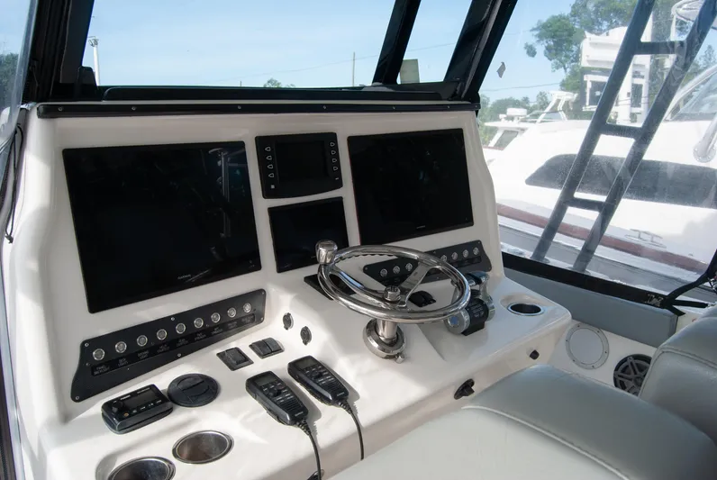 Insetta Yacht Photos Pics 